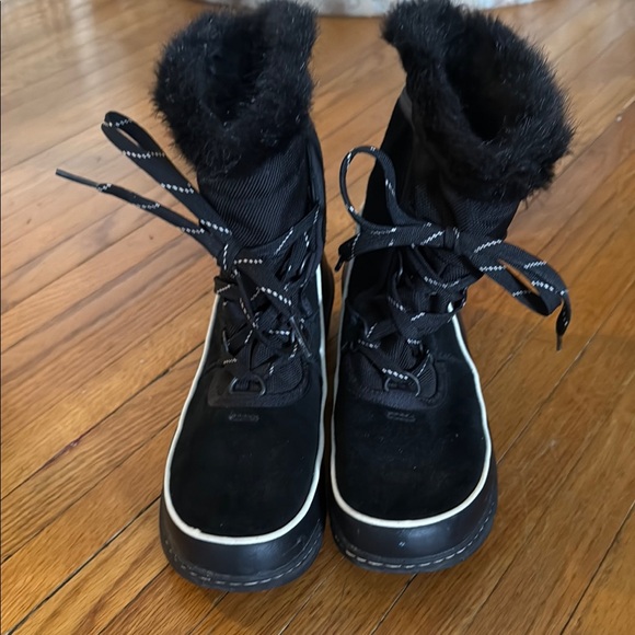 Sorel Shoes - Sorel Black Fur-Trimmed Snow Boots Woman 8.5